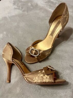 MNG x Zuhair Murad D’Orsay Peep Toe Heels Lace Overlay Rhinestone Brooch Sz 7.5
